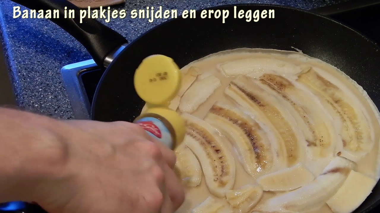 Gevulde 2-laagse pannenkoek met banaan en stroop