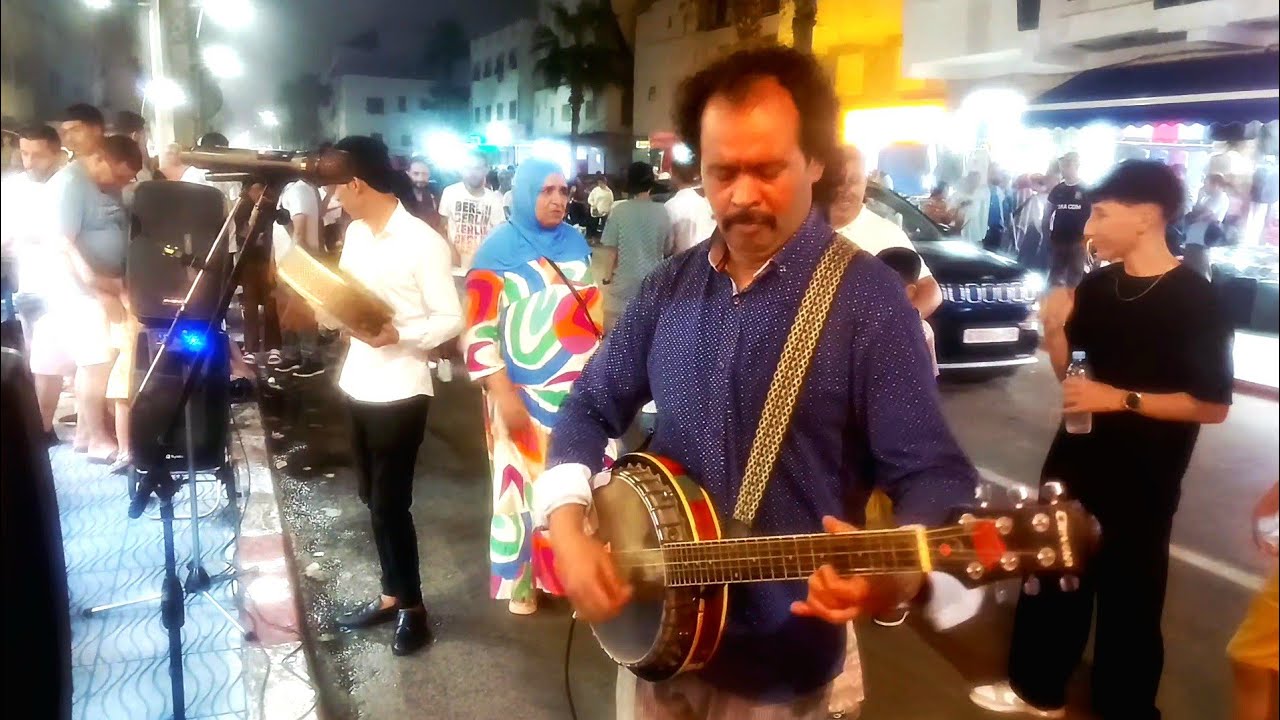 الفنان رشيد الخنيفري من شوارع مرتيل نايضة 😂👏👏