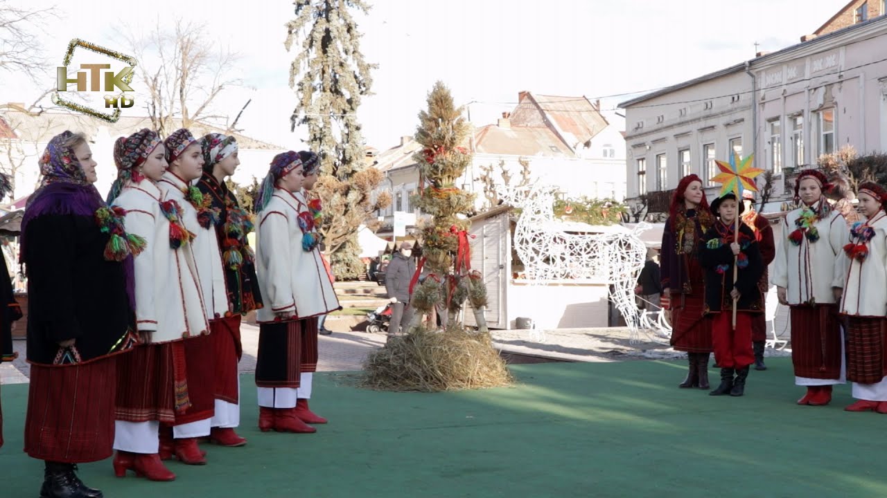 Велетенський дідух встановили у Коломиї