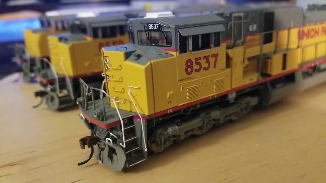 Athearn Genesis Union Pacific EMD SD90MAC-H2 Showcase