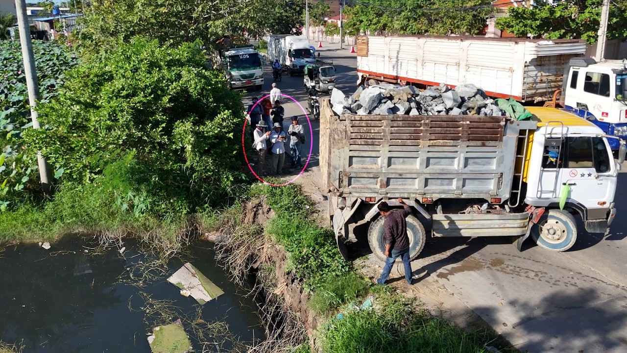 Excellent first Job, NISSAN 5ton Trucks Dumping stone and push filling by Dozer D31P