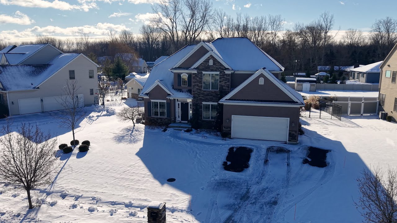 33 S Rockingham Way - Amherst, NY