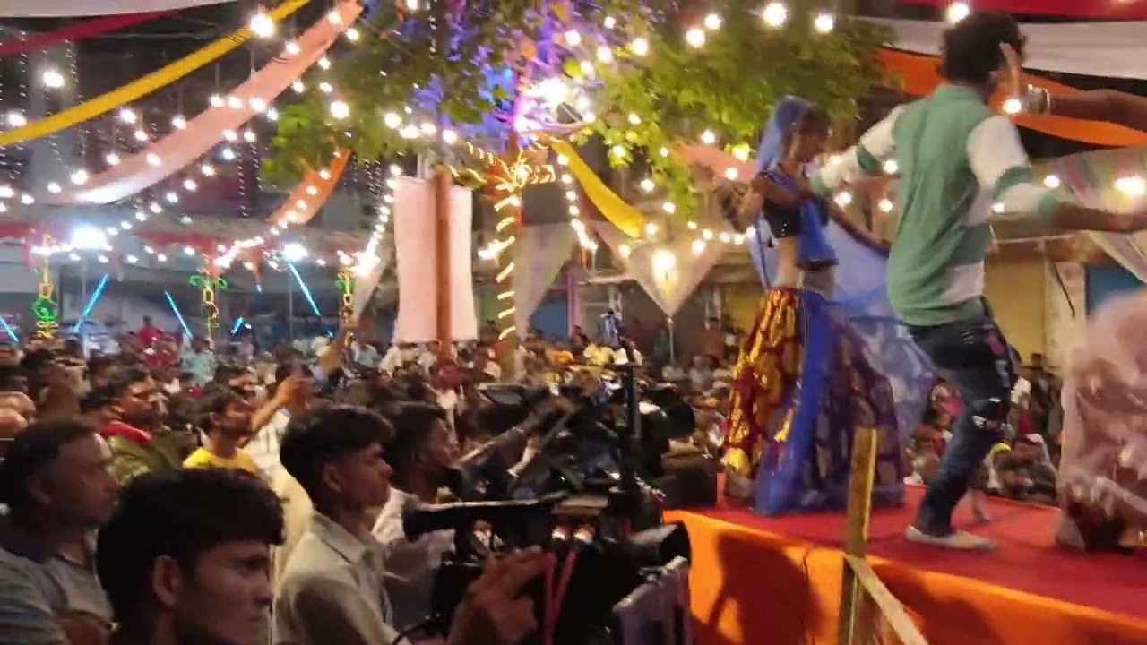 हरिप्रसाद विश्वकर्मा माधव बुंदेली छतरपुर गल्ला मंडी मंच पर राई का प्रोग्रामदेखें