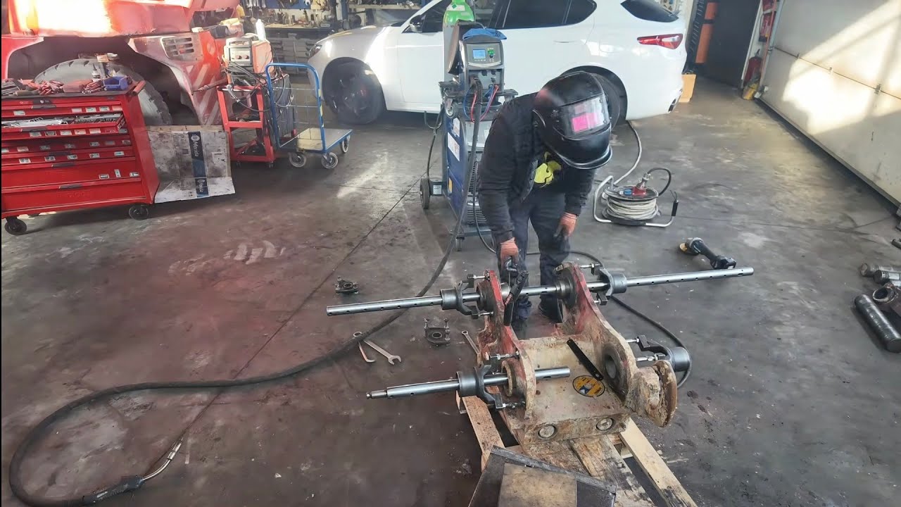 DZWIG WOLNIEJSZY😁CZYLI DOBRZE🙄TULEJOWANIE HITACHI I ZAŁADUNEK NA ROBOTĘ PONIEDZIAŁKOWĄ BOMAG BC 772💪