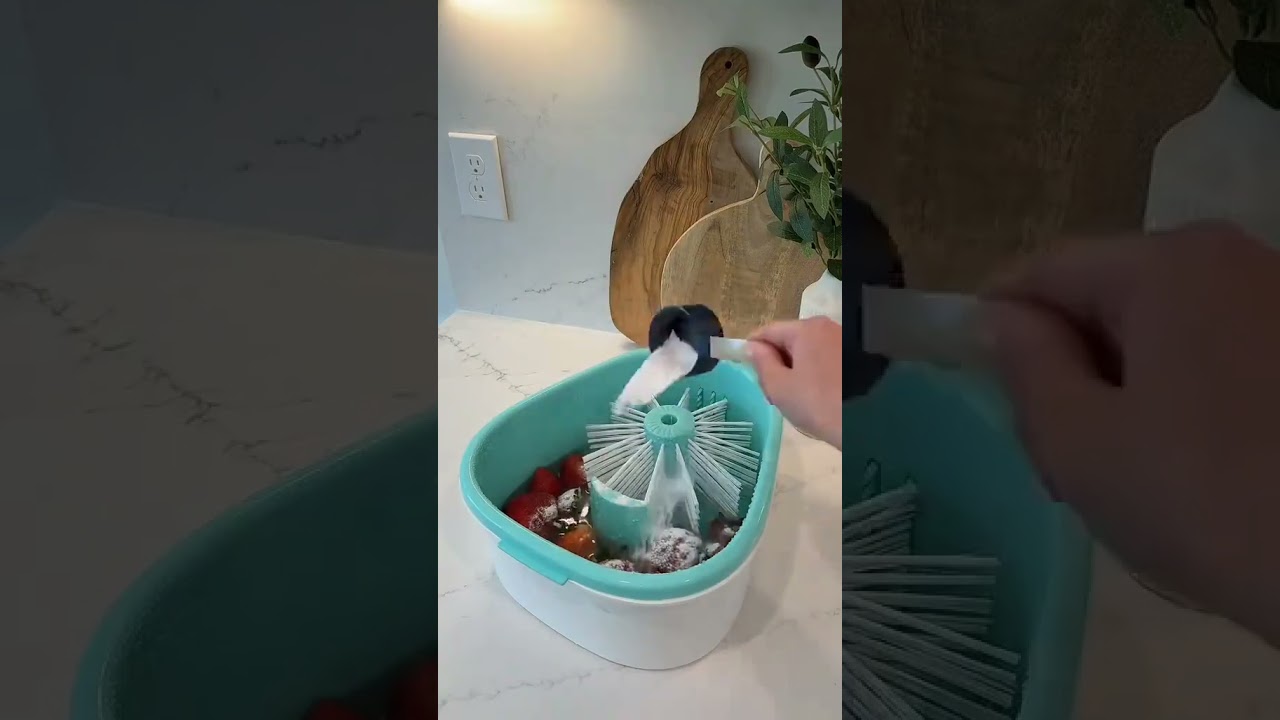 This Hand Cranked Fruit Washer is a Game Changer! 🍎💧 #LifeHacks #SmartLiving
