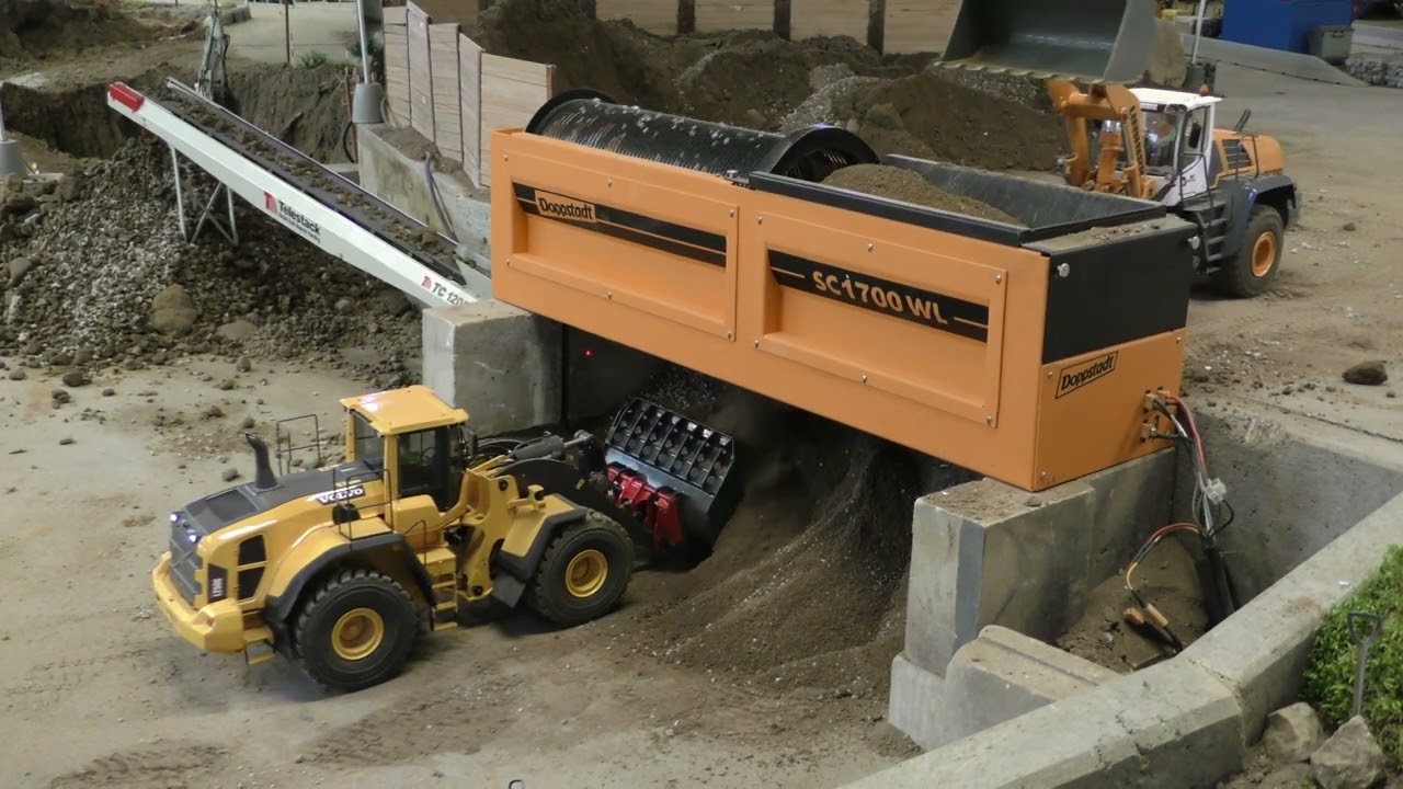 Volvo L250G and Liebherr 576 heavy work at the sieving plant