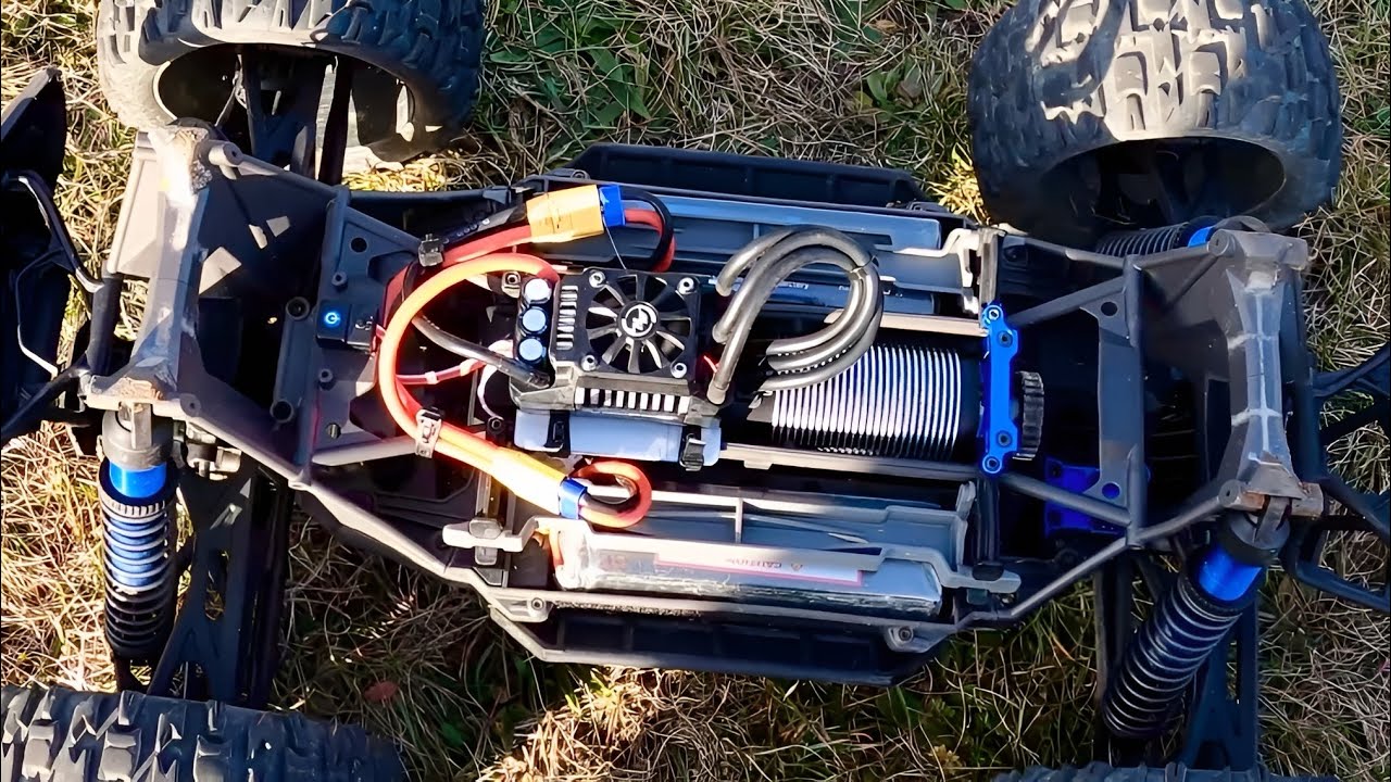 Hobbywing EzRun Max5 800kV Brushless Combo im X-MAXX | First Run auf dem Flugplatz