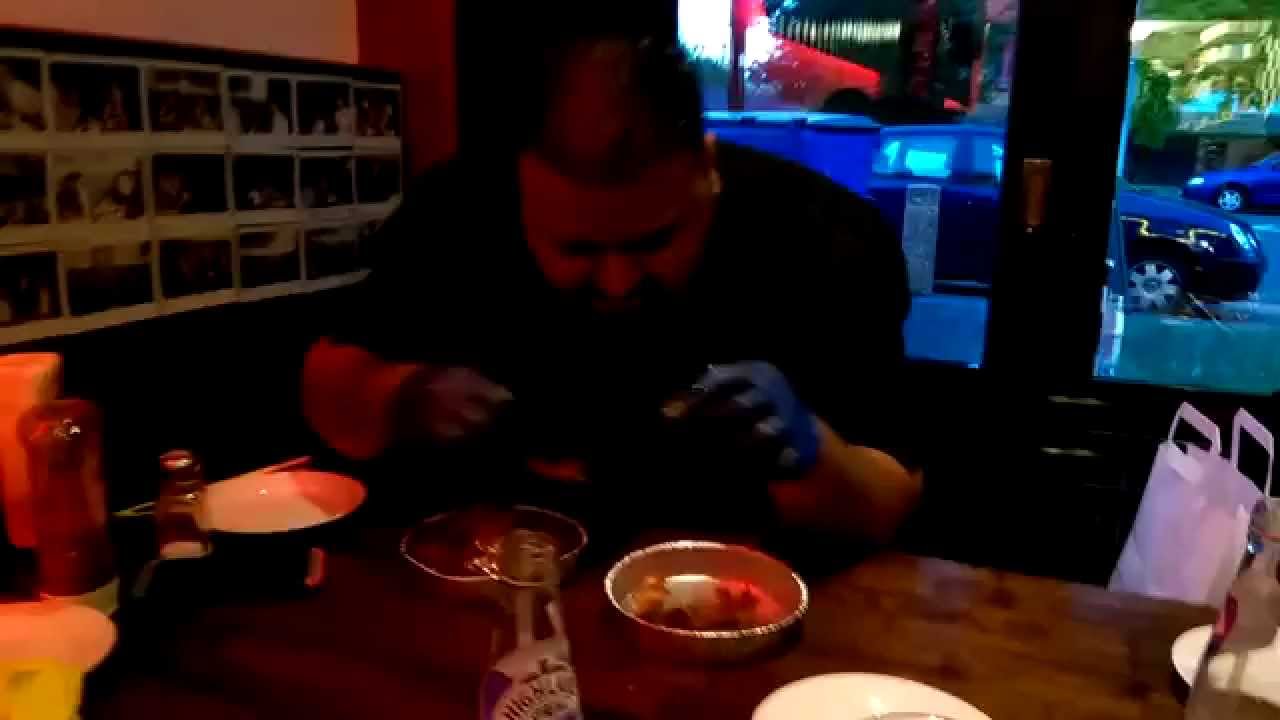 Shocking Hottest wings challenge (Man vs food)
