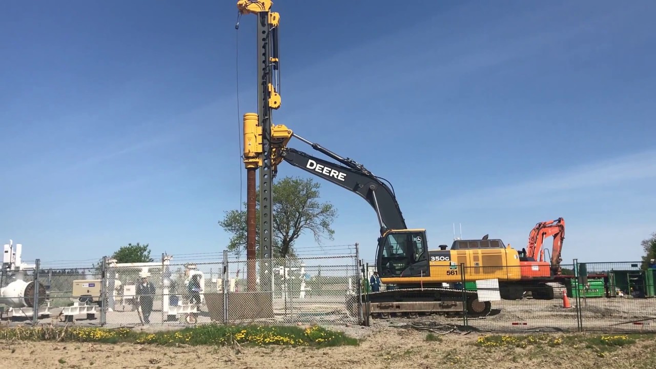 EML30 Driving a Pipe Pile - Berminghammer