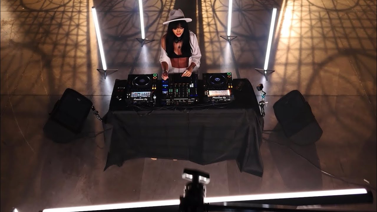 MERVE TOPUZ - Live Tech House Mix