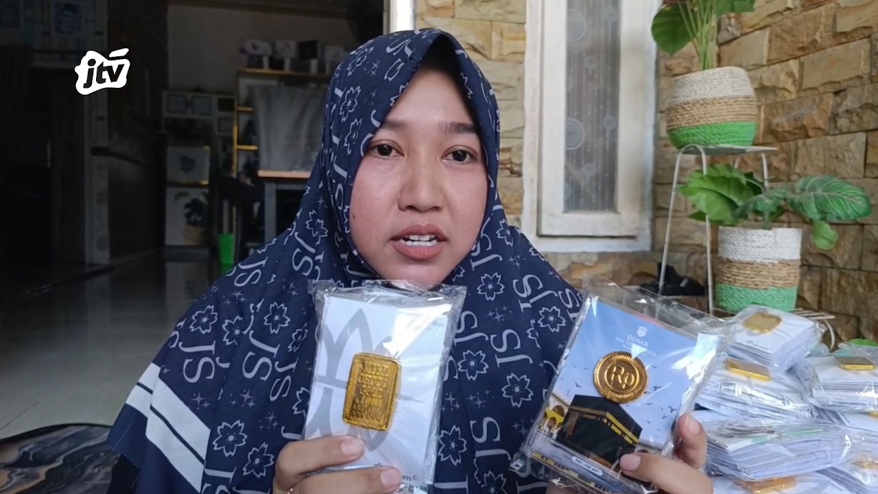 Laris Manis Jajanan Coklat Replika Batangan Emas Diburu Warga