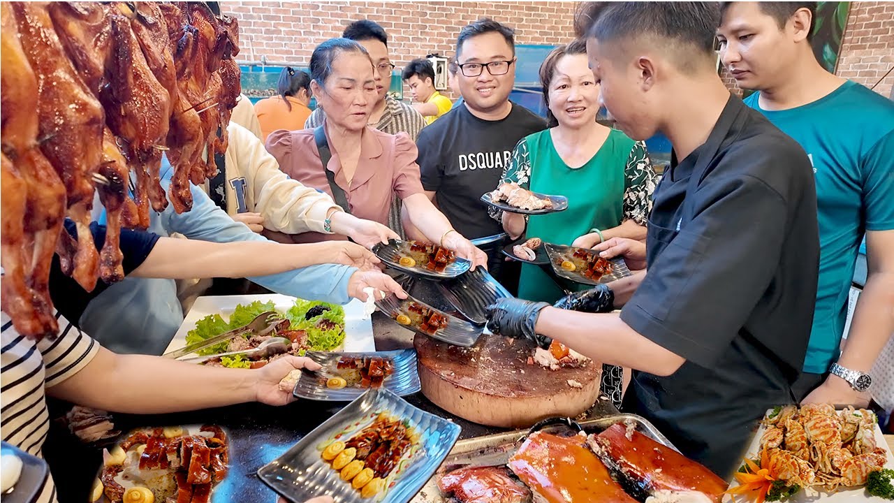 Vỡ Trận Buffet Ông Bình Dân Nhà Bè Tôm Cua Ghẹ Heo Quay Gần 150 Món Khách Xếp Hàng Dài Tới Ăn