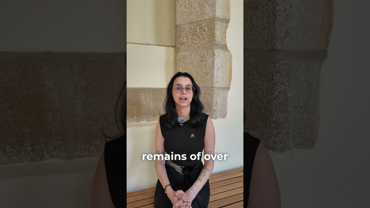 ￼ exploring Capela dos Ossos in &Eacute;vora