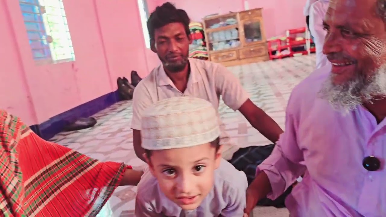 আনোয়ার মামার গজল শুনে এক মুরুব্বী হাসতে হাসতে শেষ। 