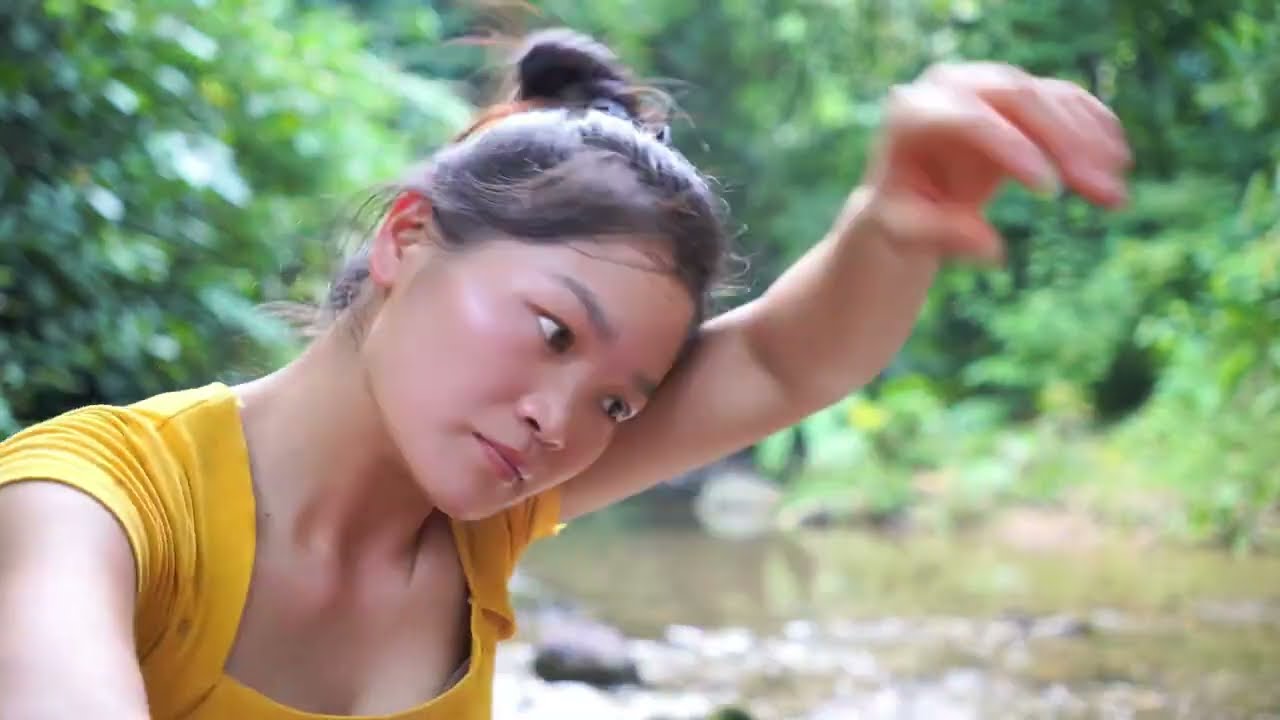 Solo Bushcraft, Survival & Building a Treehouse in the Rainforest—TIMELAPSE