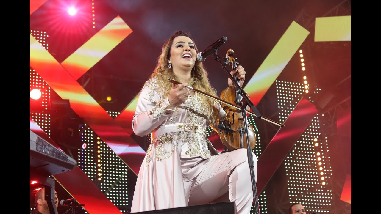 زينة الداودية حيحااات مع الجمهور بمهرجان أكادير (Daoudia Timitar 2018)