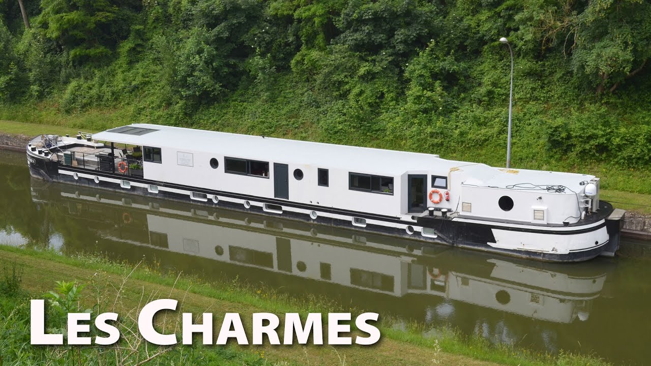 BATEAUX FLUVIAUX : LES CHARMES : tourisme fluvial dans une péniche