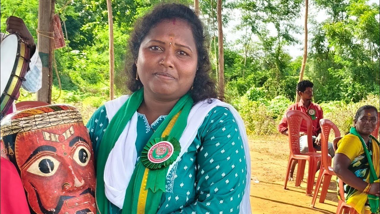 #ప్రపంచ ఆదివాసీ దినోత్సవం# రోజున మహిళల నృత్యాలు