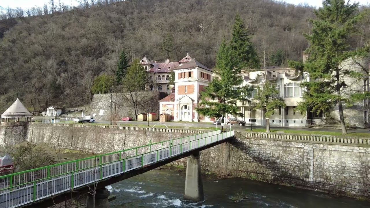 Plimbare Iarna prin Baile Herculane Romania 4K