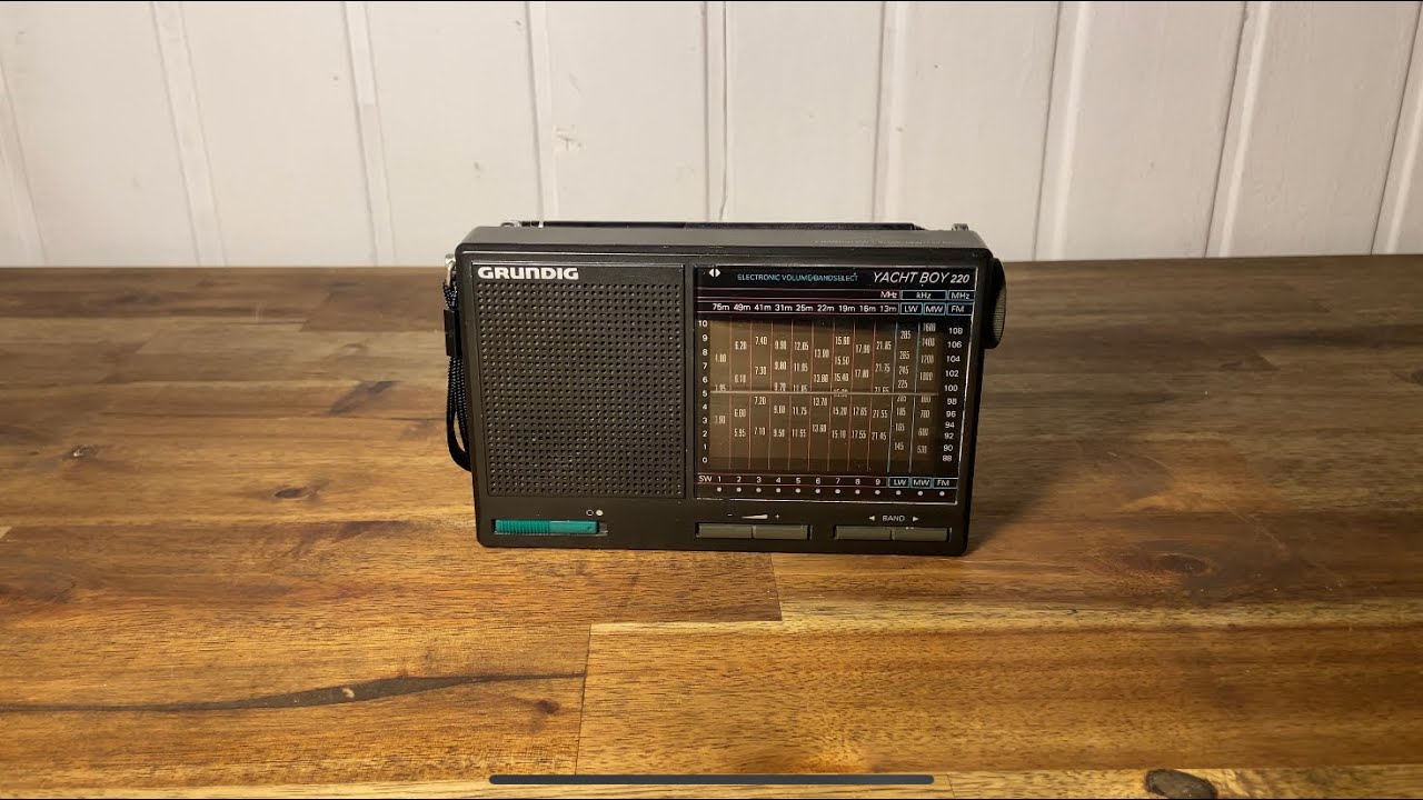Probando radio GRUNDIG YACHT BOY 220