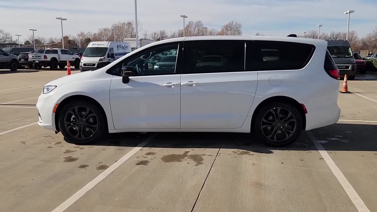 2026 Chrysler Pacifica Select Oklahoma City, Edmond, Arcadia, Piedmont, Guthrie OK