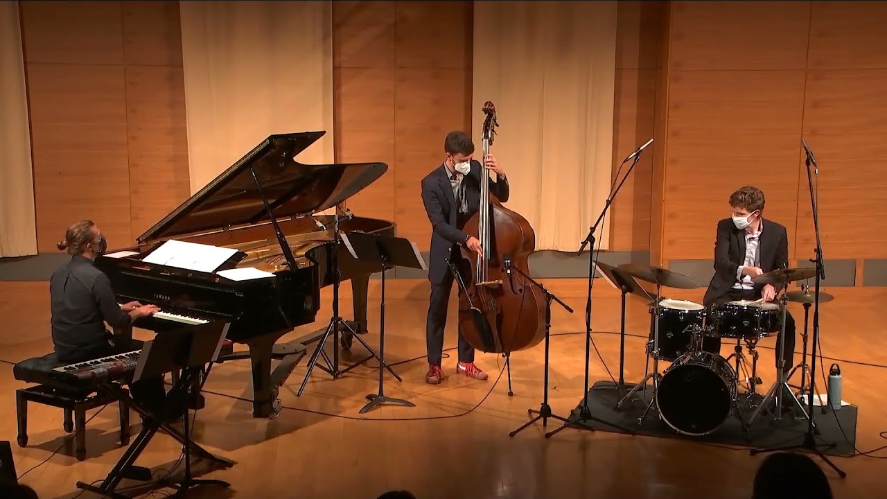 Knox Barber performs 