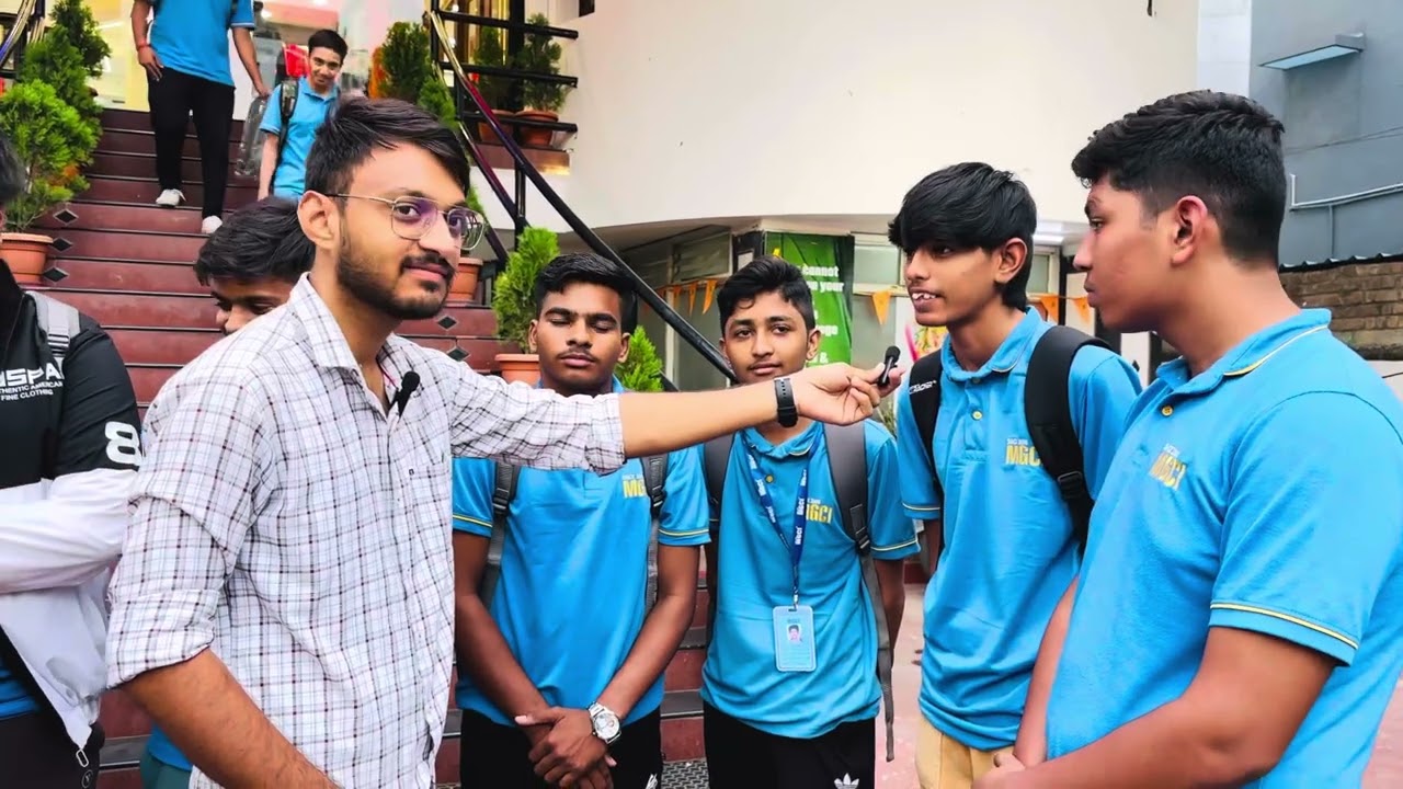 NEW STUDENTS REVIEW AT MGCI INDORE || NEET AND JEE INSTITUTE ||