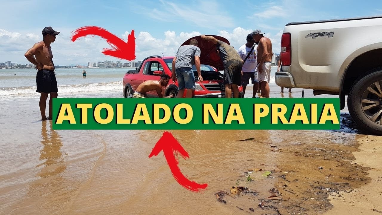 Carro fica atolado na Praia do Morro em Guarapari