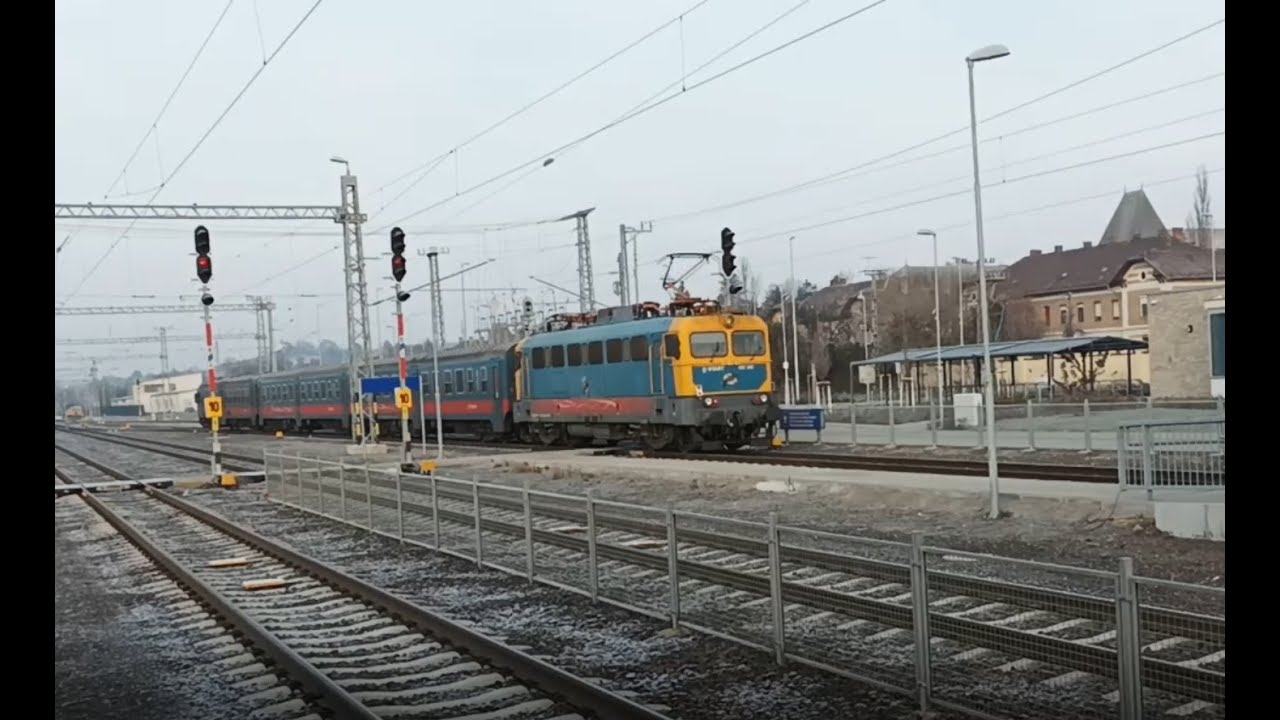 A Vác - Aszód vasútvonal egy téli napfelkeltében