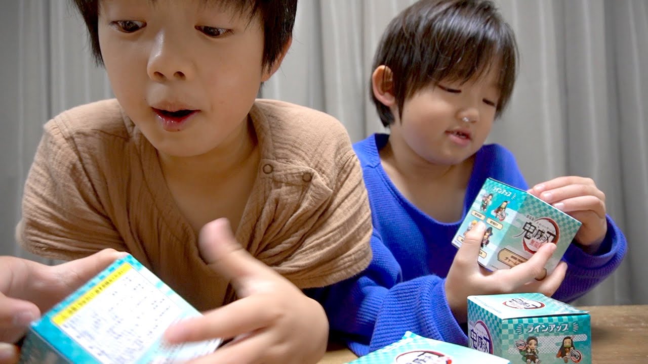 【24時間ゲーム禁止】大流行！鬼滅の刃の限定グッズの中身は！？開封します！家族Vlog