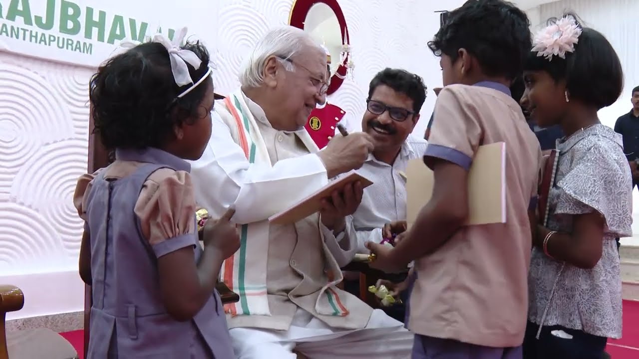 Students of the Govt. Welfare LP School, Perambra, Kozhikode , called on Hon'ble Governor.