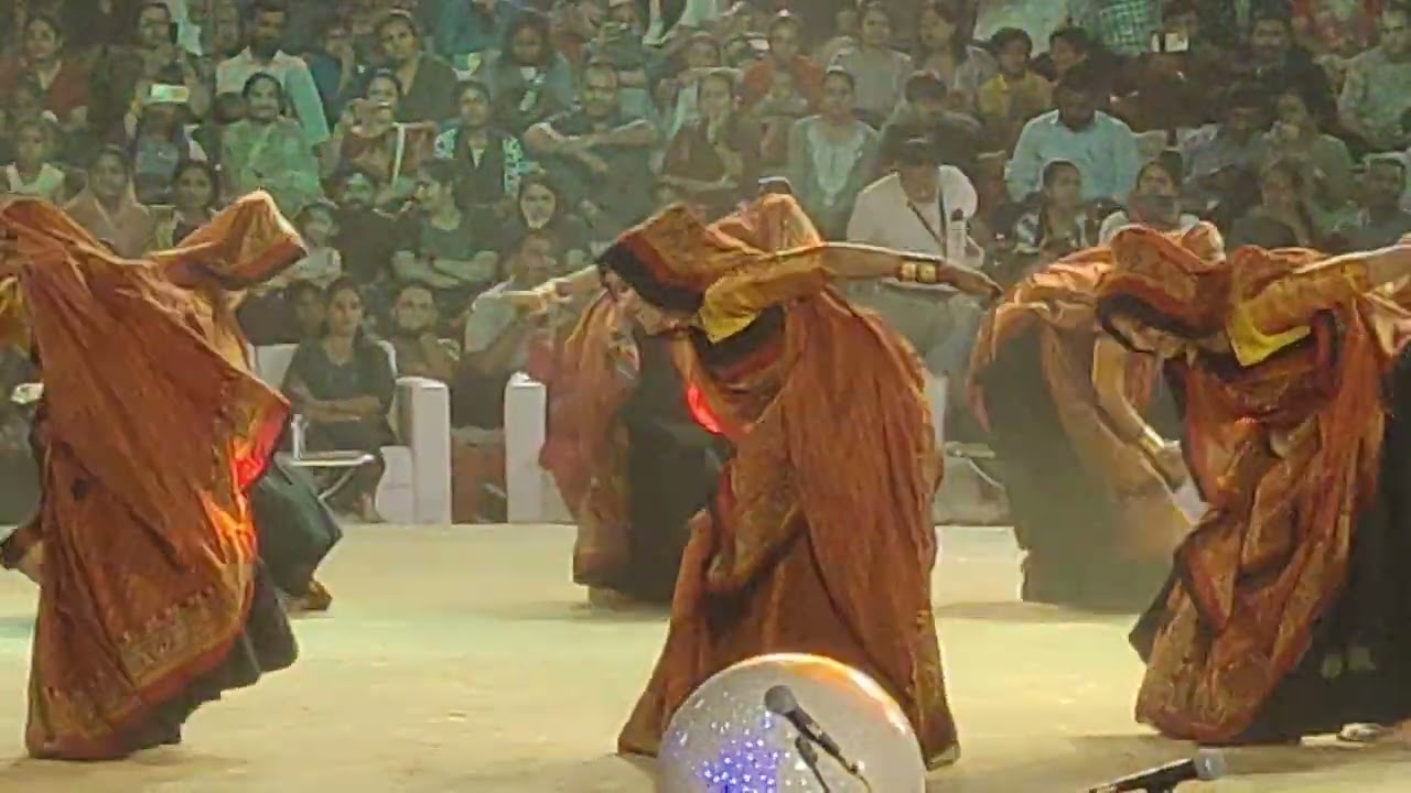 Folk dance (lok nrutya) gujrati garbo