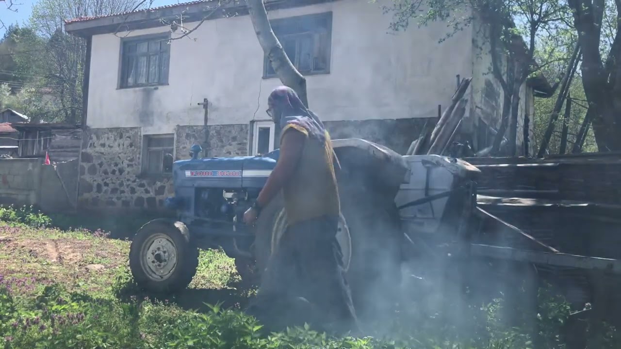 Çiftçi Şaziye 🚗 Tarlada izi olmayanın harmanda yüzü olmaz 🥸🚜