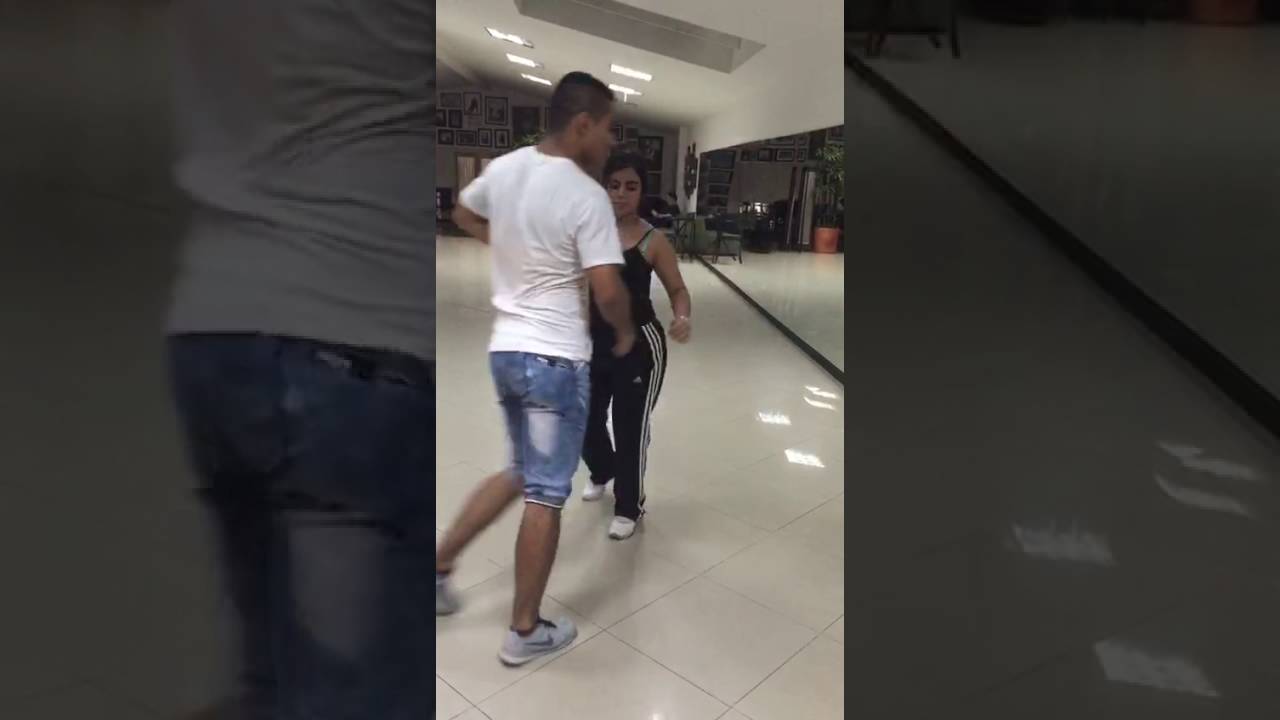 Maria jose y leo bailando porro sonidero