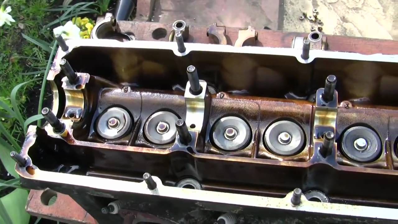 How to Dismantle the cylinder head on a Volvo 360 (B200E)