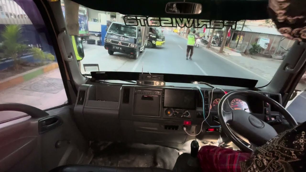POV Drive Elf Giga NLR 55 BLX Sambil Praktek Mengemudi di Sore Hari
