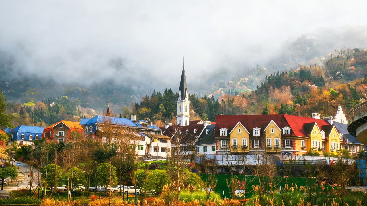 4K Travel: I found a French town in China. J'ai découvert une petite ville française en Chine