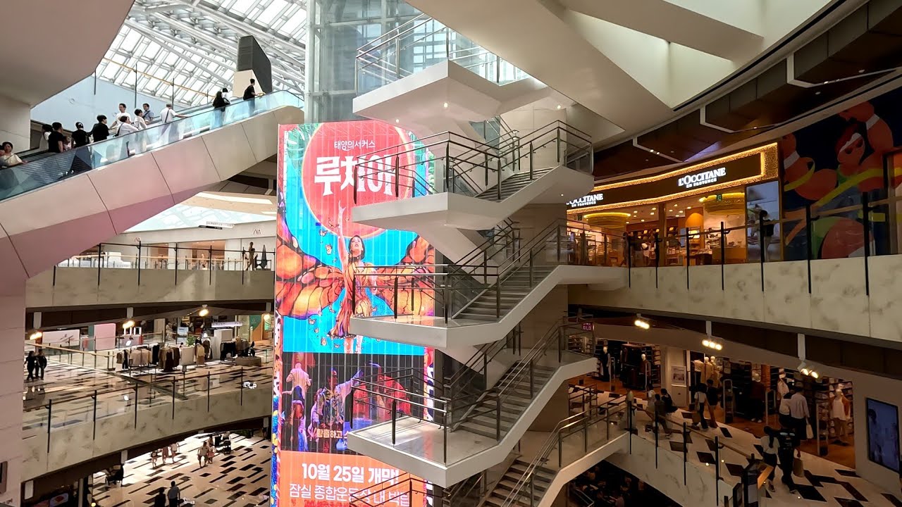 4K Walk | Walking tour of IFC Mall in Yeouido, Seoul