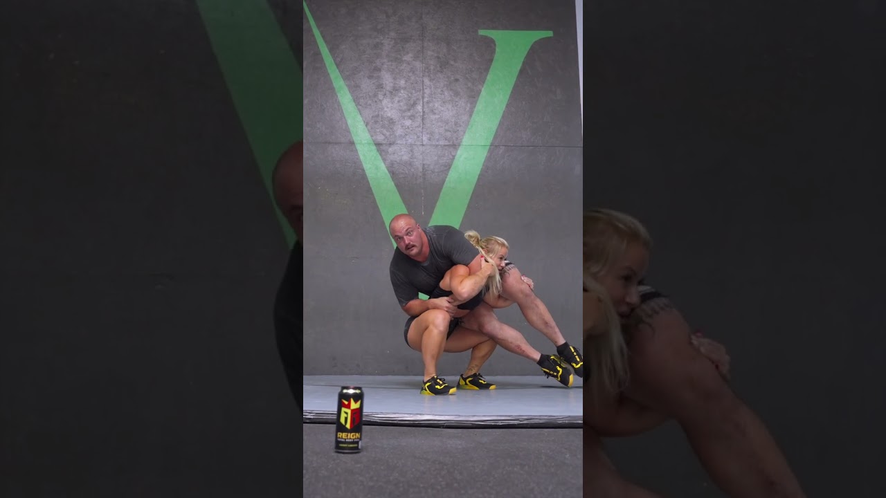 @dellespeegle can SQUAT... Just in case you were wondering. #lhbk #fitness #crossfit #strongman