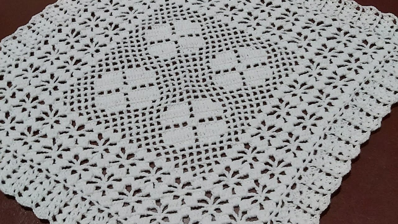 Centro de mesa de crochê com ponto aranha, parte 1, mede 62/62cm