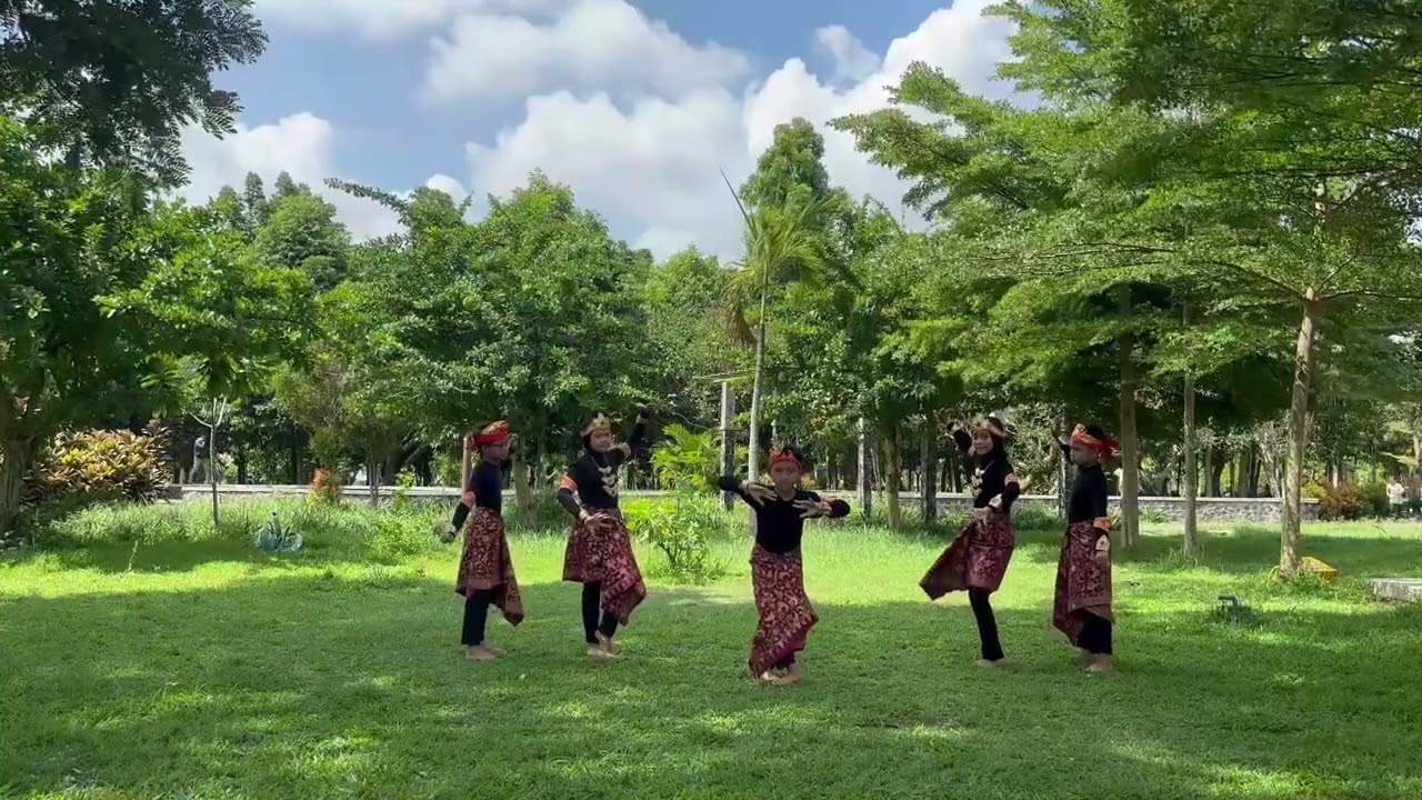 GELAR EVALUASI SENI TARI (Tari Adibaksya) 5A