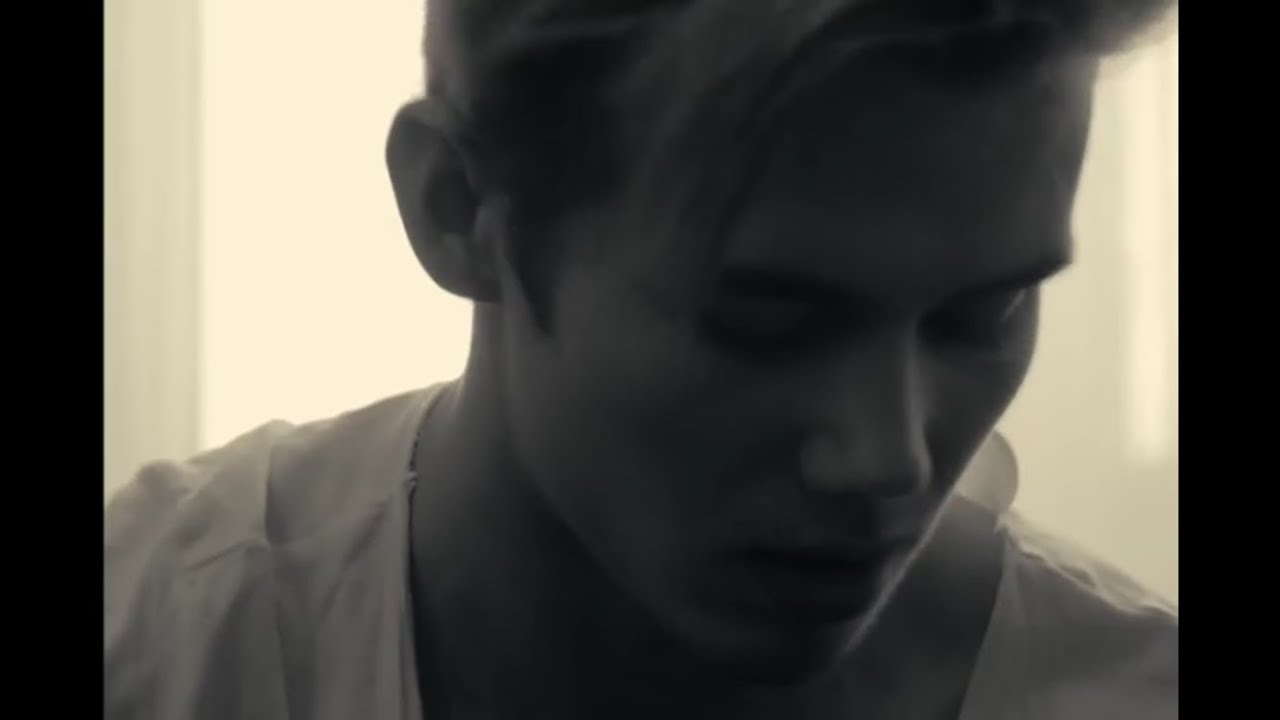Gareth James Hall - In The Ghetto (Elvis Presley Cover)