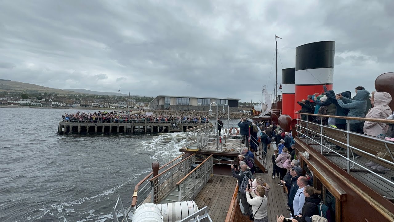 Wave for Waverley - Helensburgh Pier - 18th August 2024
