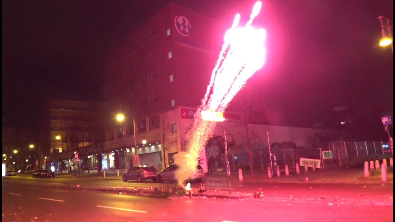 Silvestergeballer Nr. 2 2018 Knaller Raketen Berlin Feuerwerksvitrine