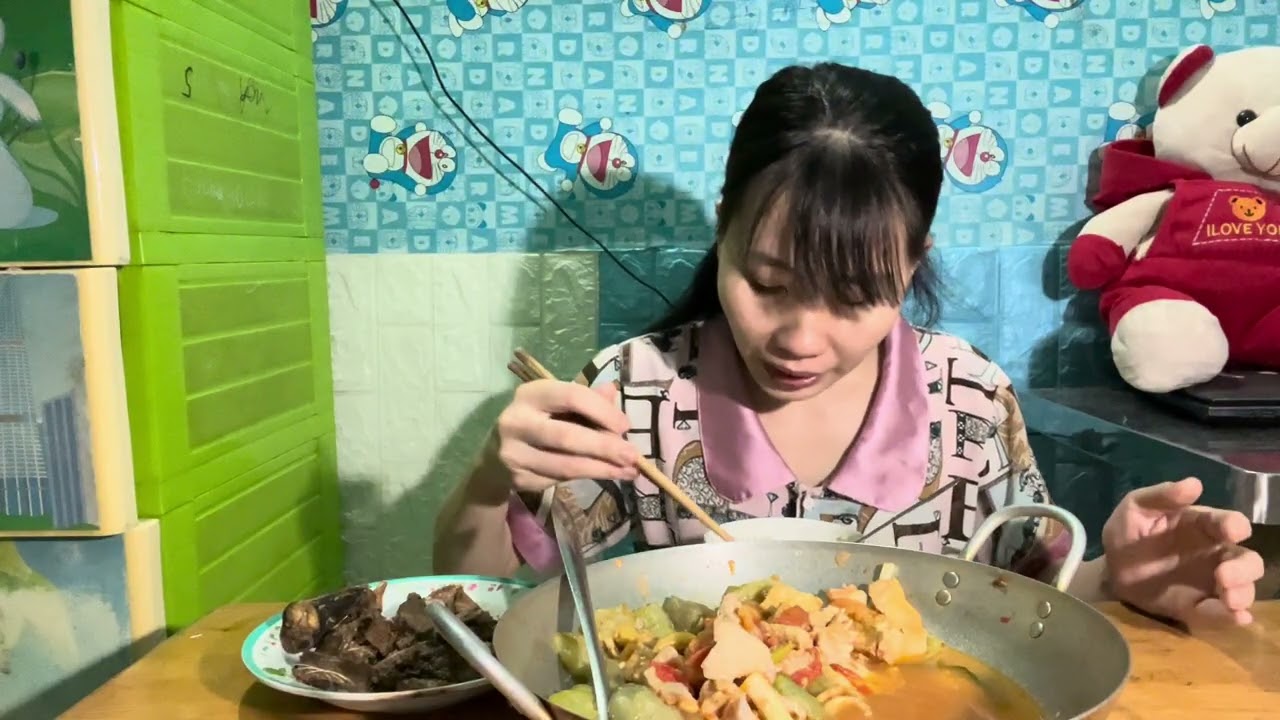 Cơm với cá kho,ức gà xào mướp.#mukbang #CuongNguyen #monanmoingay.