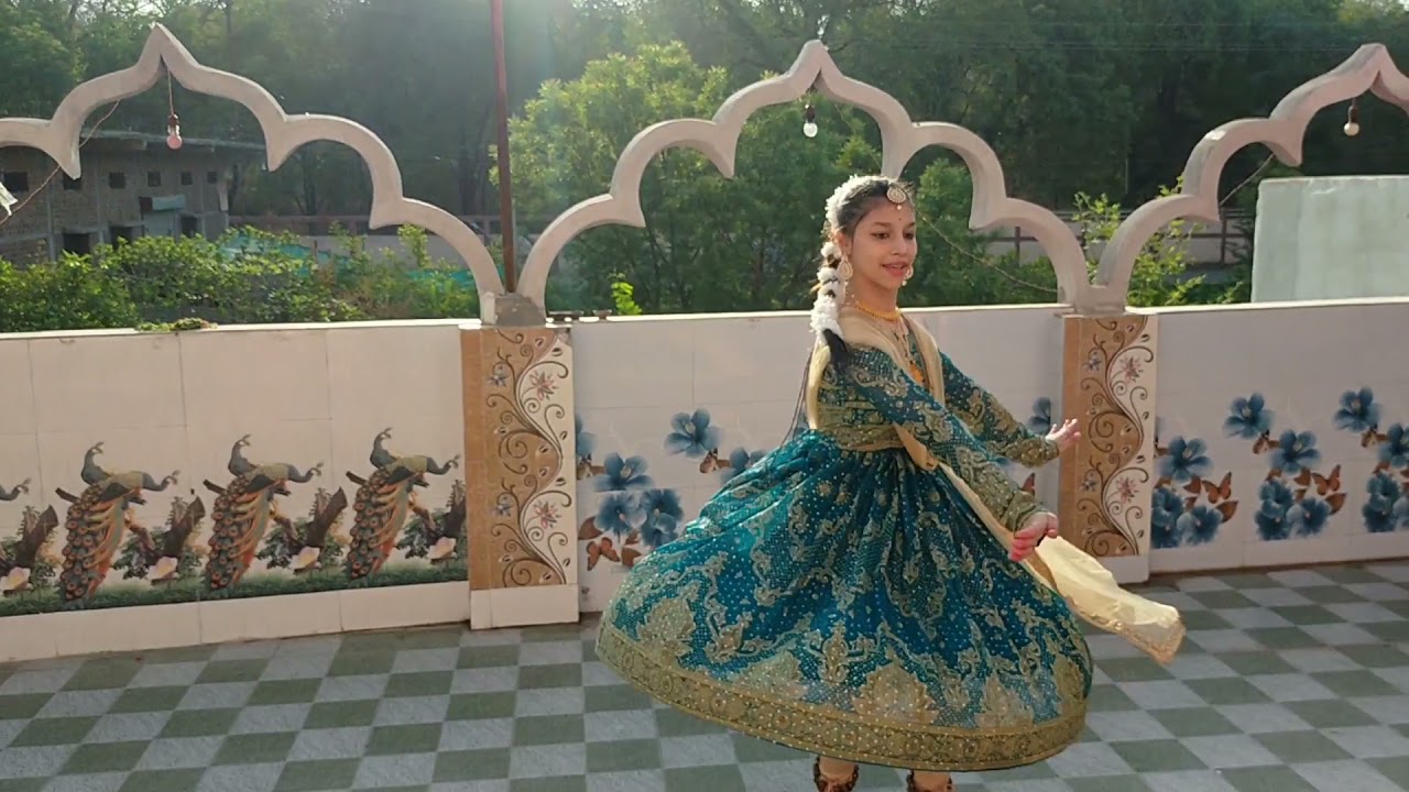 Ghar More Pardesiya | Dance Cover | Anushree Atre