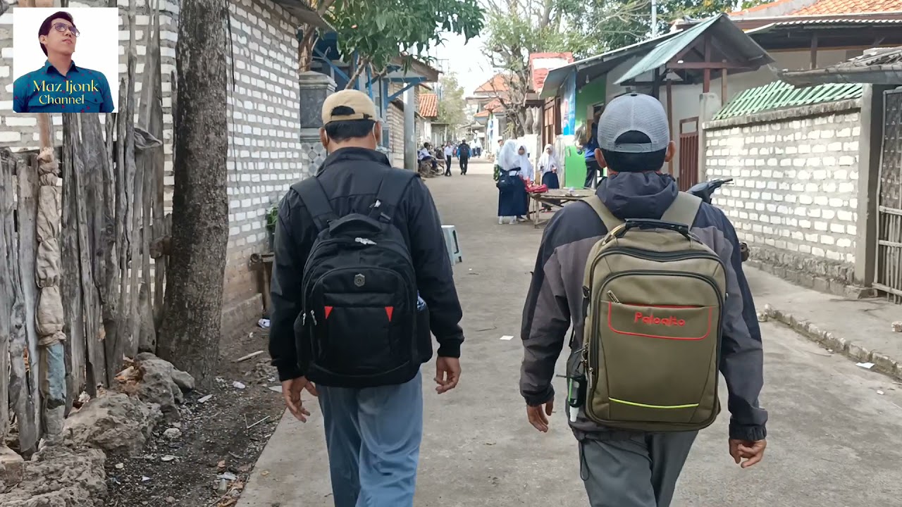 Suasana pagi yang penuh dengan aktivitas penduduk Desa Pulau Mandangin // Alam Pedesaan.