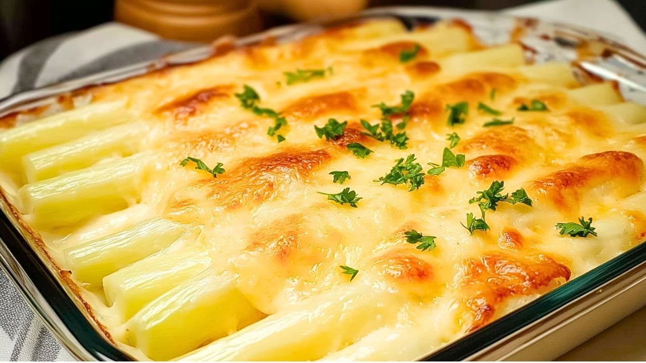 Этот простой и вкусный рецепт спаржи в духовке всегда работает - запеканка из спаржи с сырной корочк