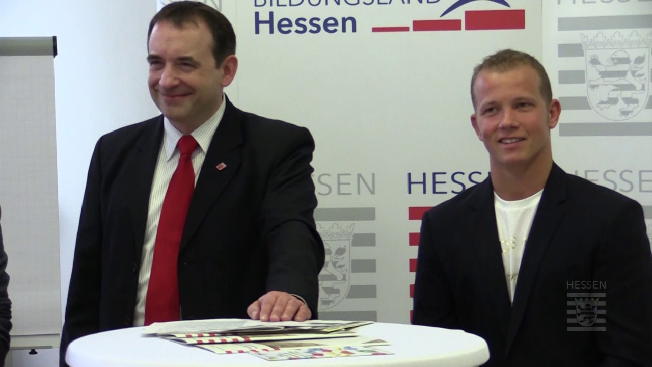 Fabian Hamb&uuml;chen ist Hessens Botschafter f&uuml;r Alphabetisierung