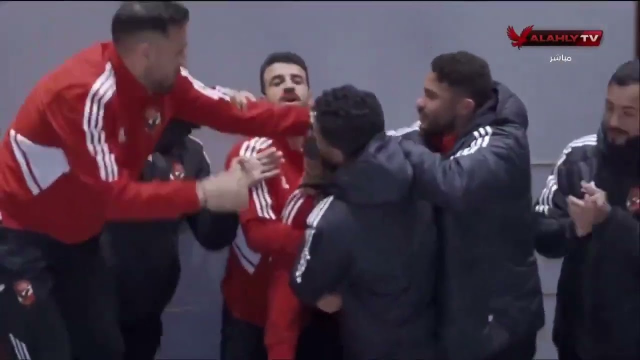 🎥 شاهد - هكذا احتفل لاعبو #الأهلي بعيد ميلاد نجمنا محمد عبد المنعم 😂🎂🎁🎈🎊